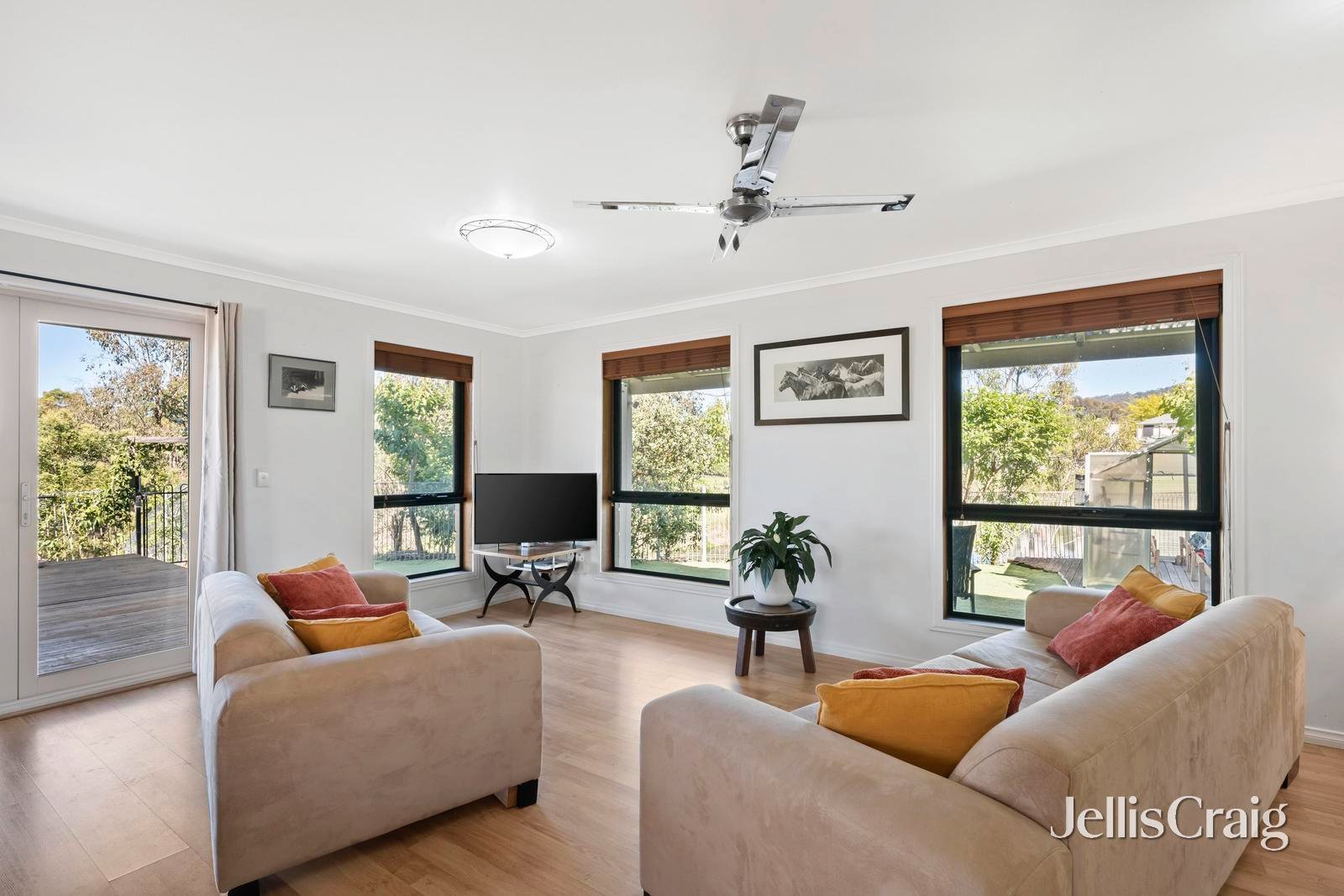 52 Pinoak Drive, Yarra&nbsp;Glen image 2