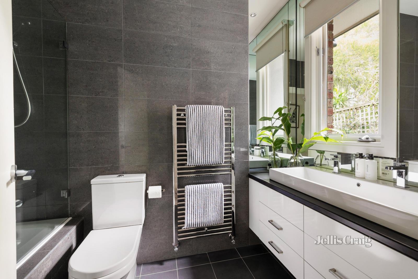 52 Renwick Street, Glen Iris image 11