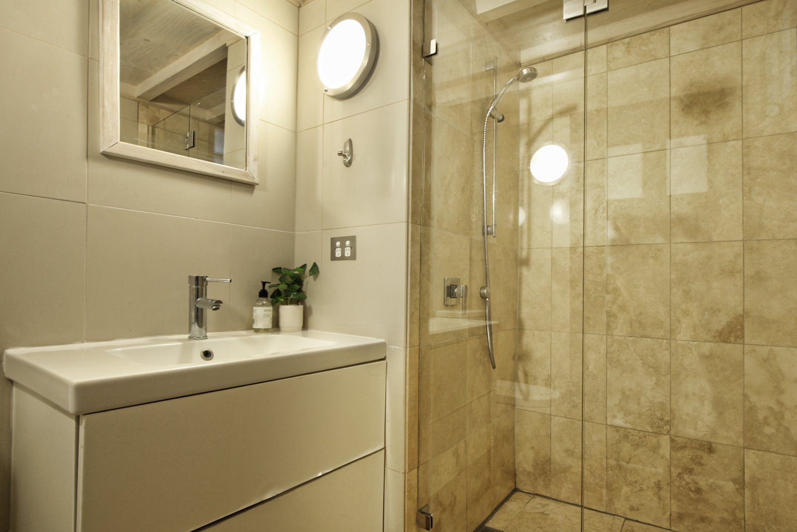Property Gallery Thumbnail 13