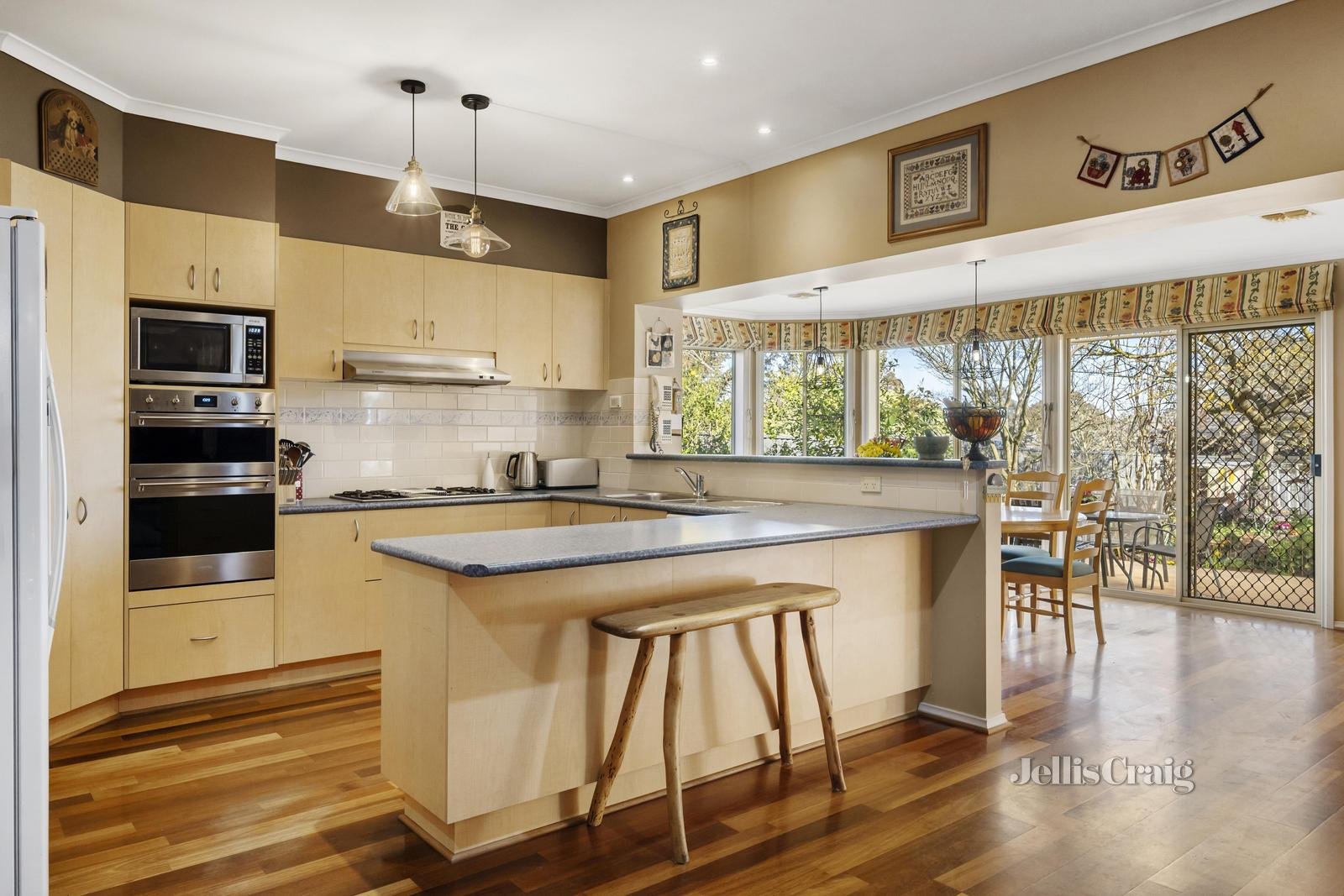 52 Summerhill Park Drive, Mooroolbark image 6