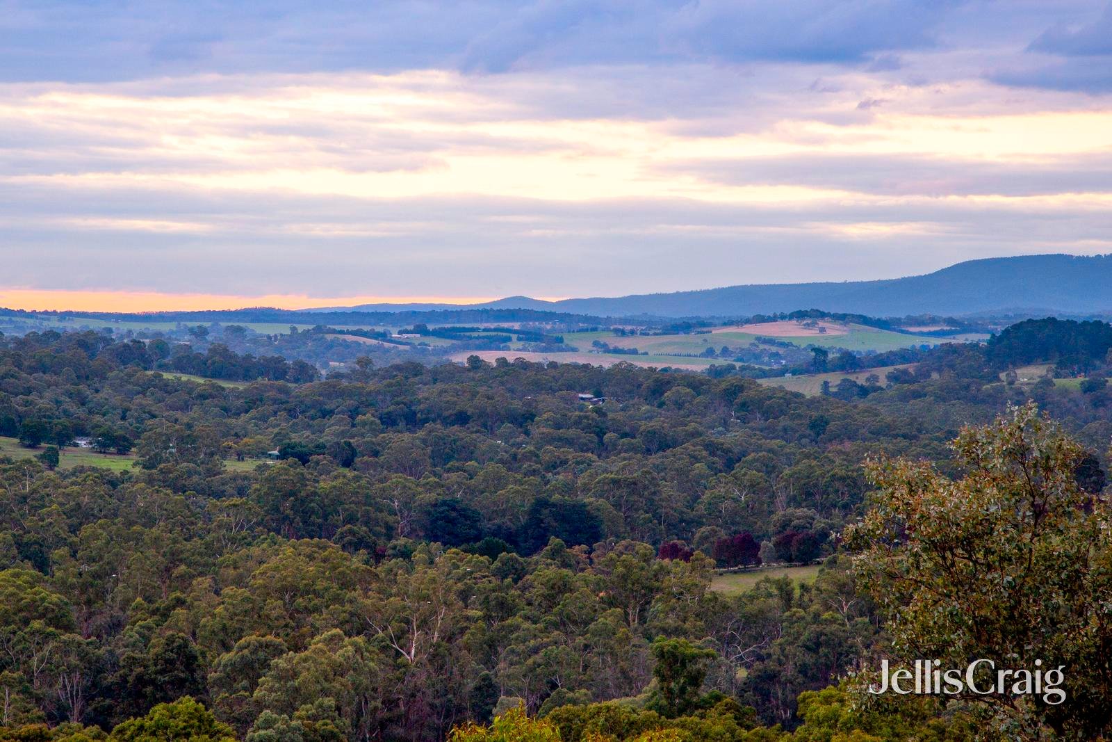52 Taylor Road, Hurstbridge image 2
