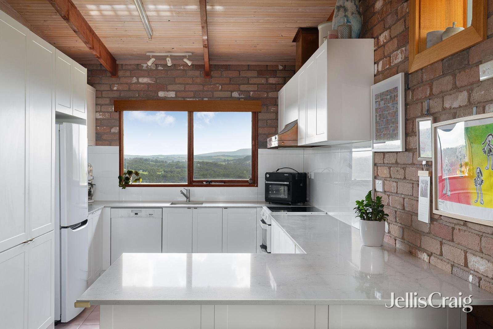 52 Taylor Road, Hurstbridge image 6