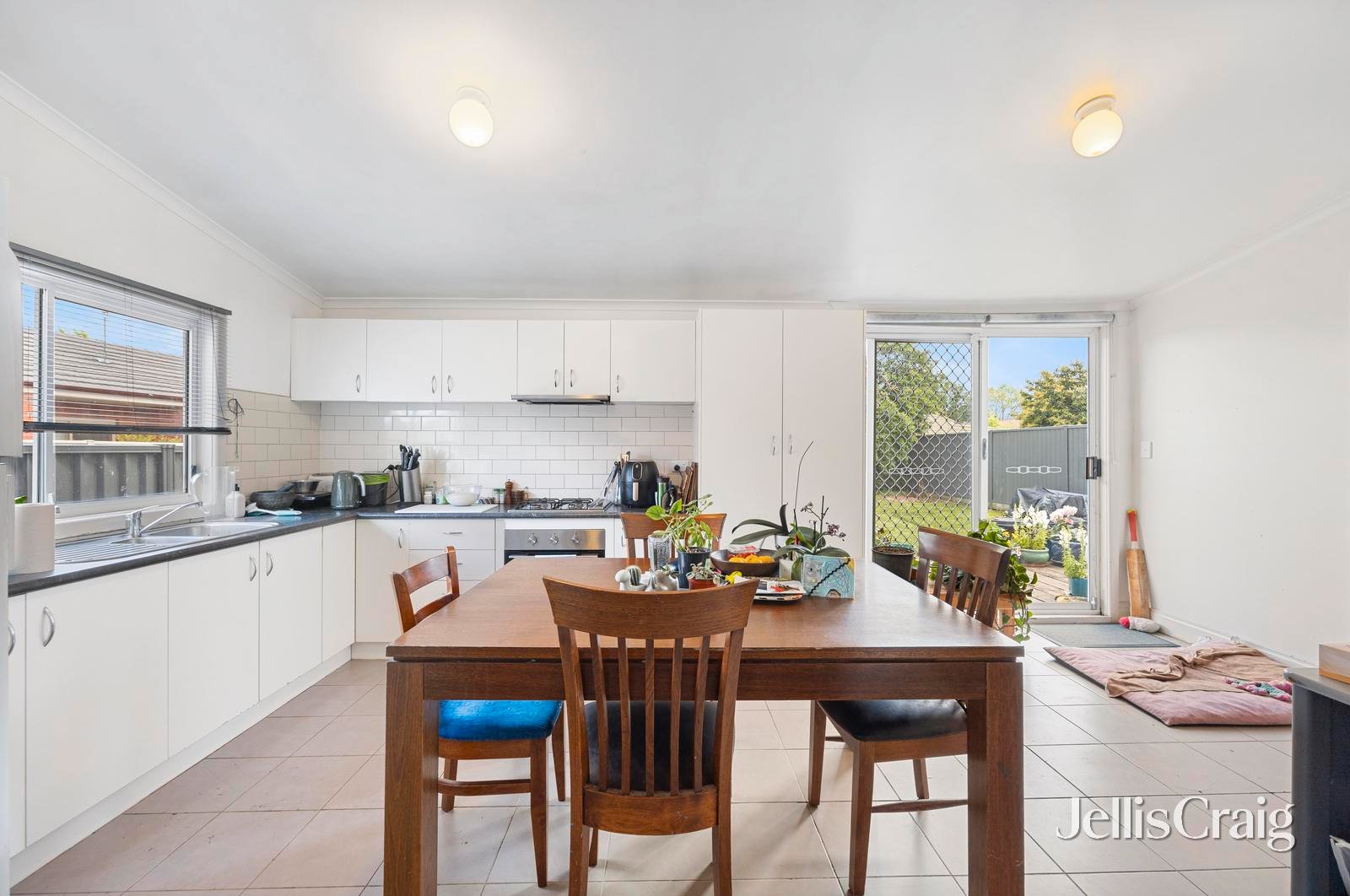 520 Ascot Street South, Redan image 2