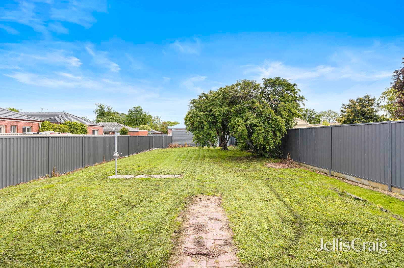 520 Ascot Street South, Redan image 9