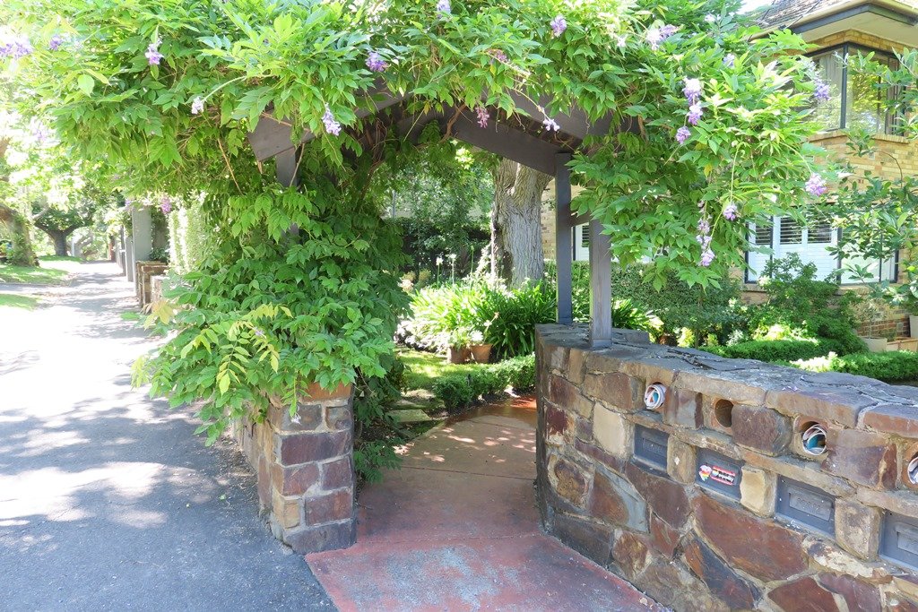 5/20 Chaucer Crescent, Canterbury image 9