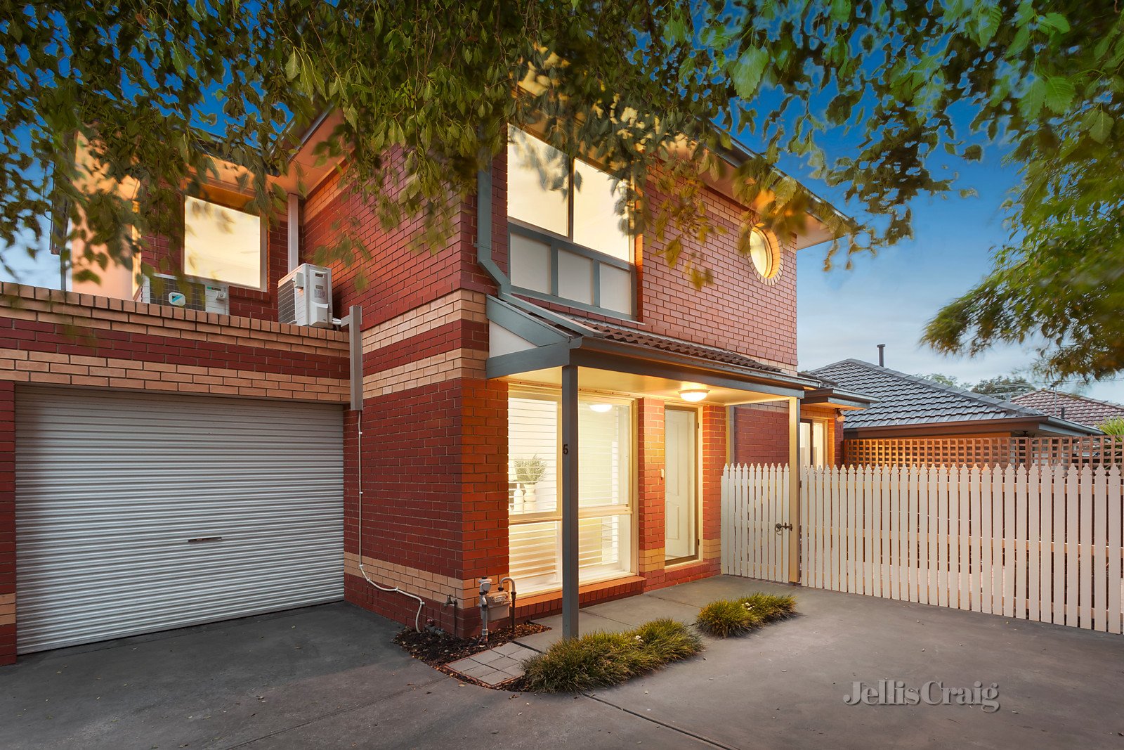 5/20 St Huberts Road, Carnegie image 1