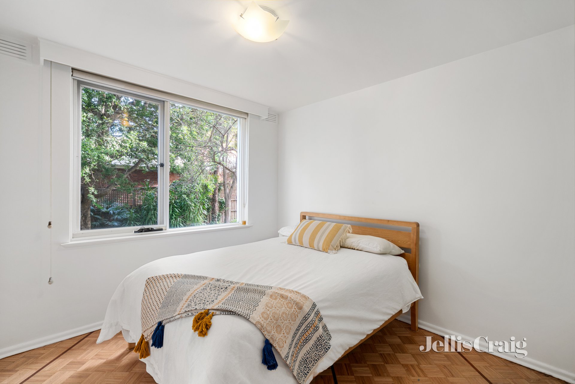 5/21 Tintern Avenue, Toorak image 4