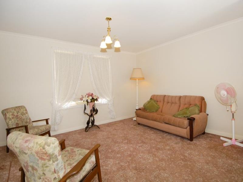 5/211 Boundary Road, Whittington image 2