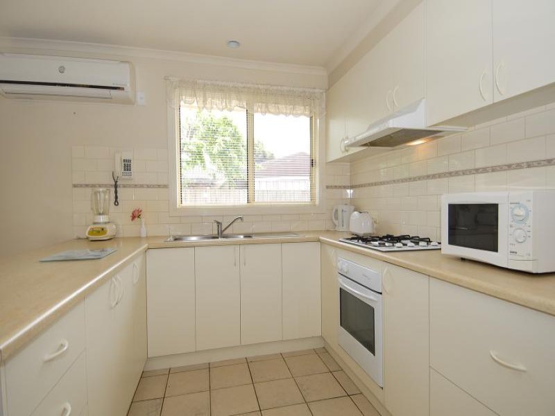 5/211 Boundary Road, Whittington image 3