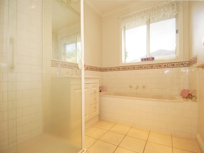 5/211 Boundary Road, Whittington image 4