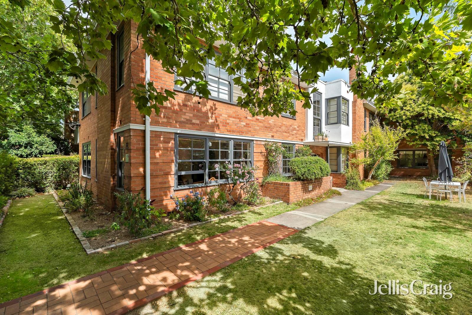5/22 Pine Avenue, Elwood image 1