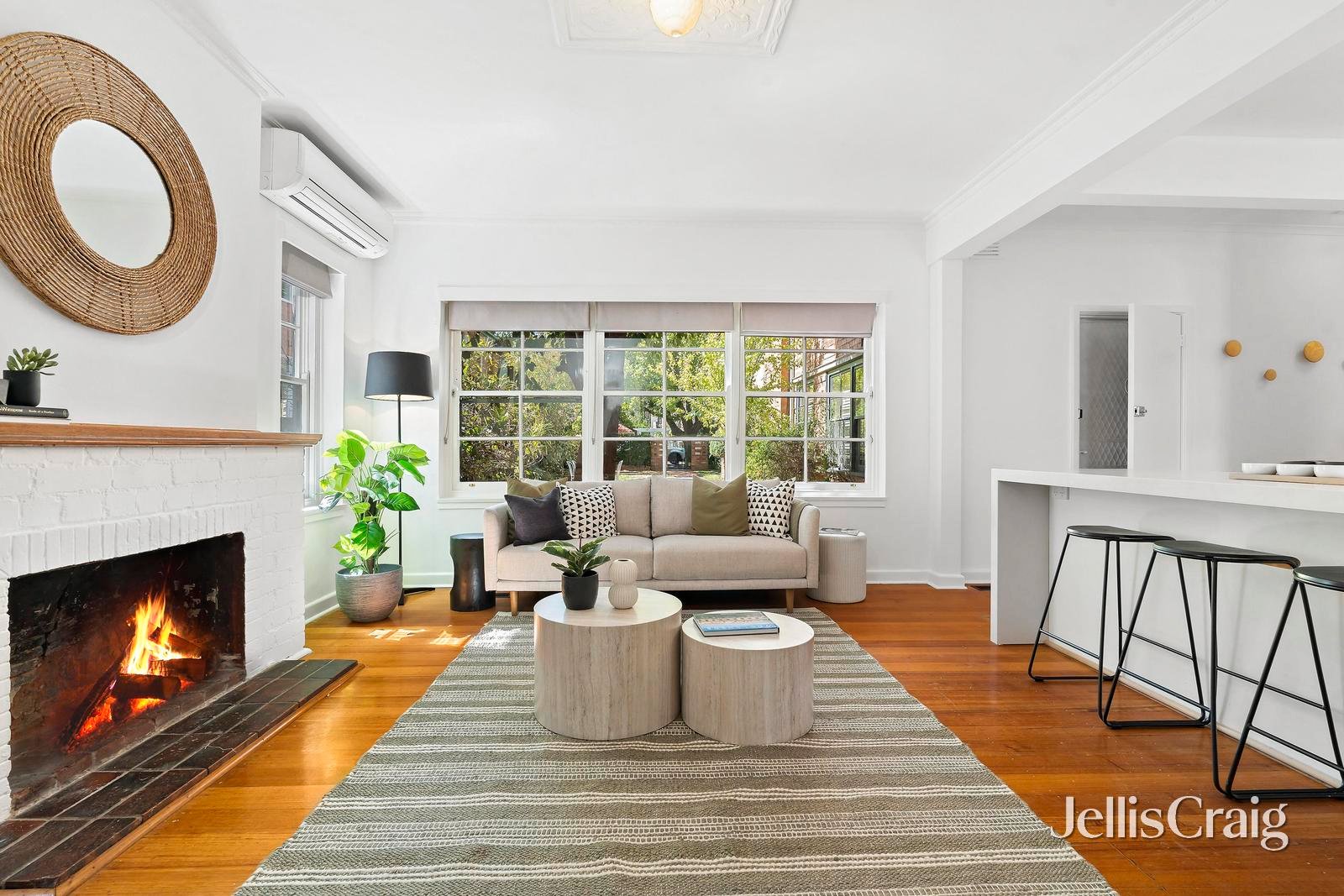 5/22 Pine Avenue, Elwood image 2