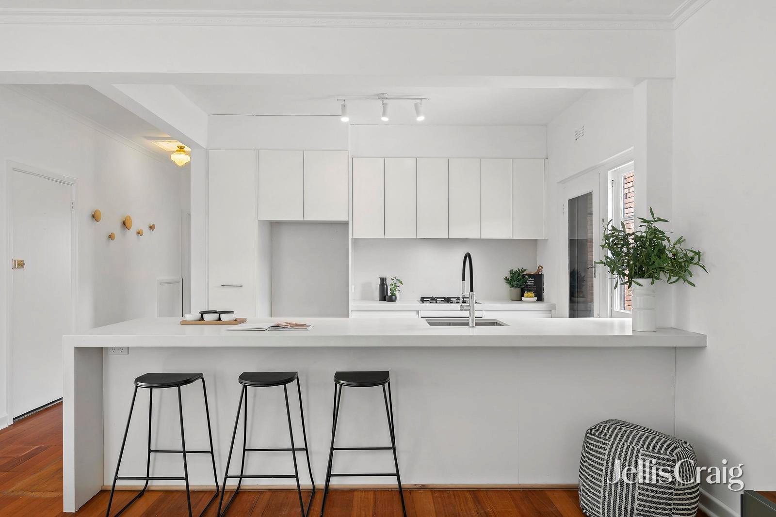 5/22 Pine Avenue, Elwood image 3