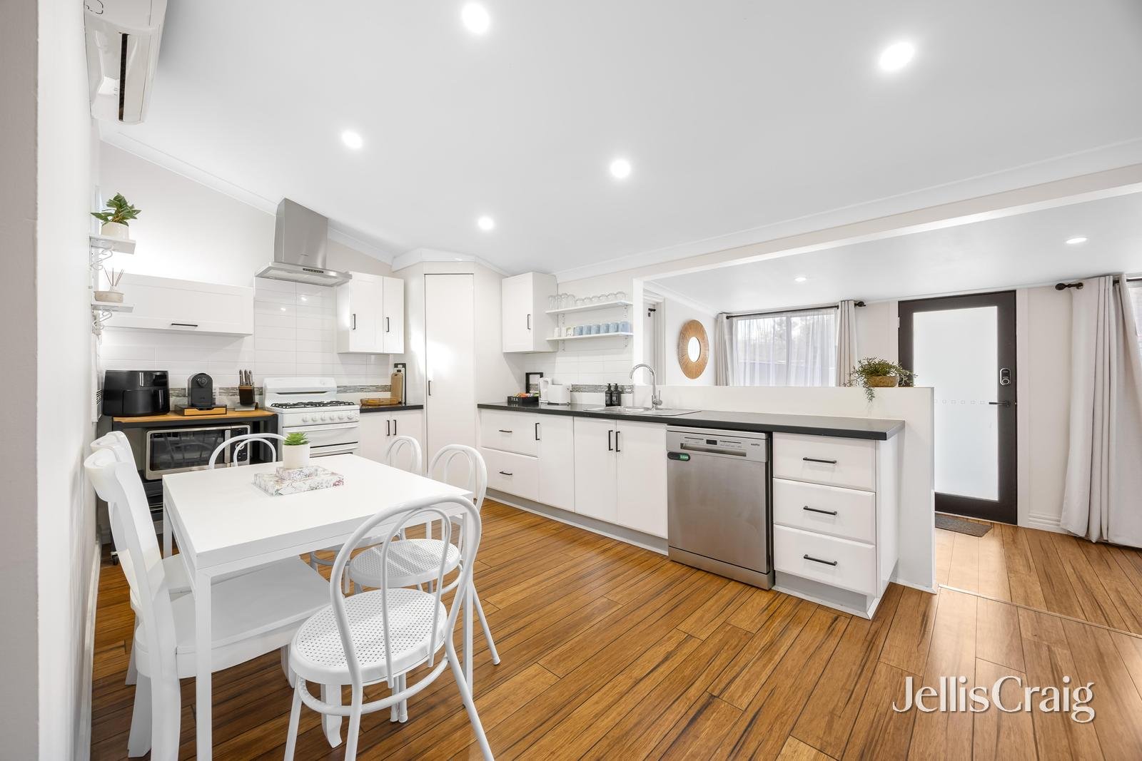 523 Drummond Street South, Redan image 3