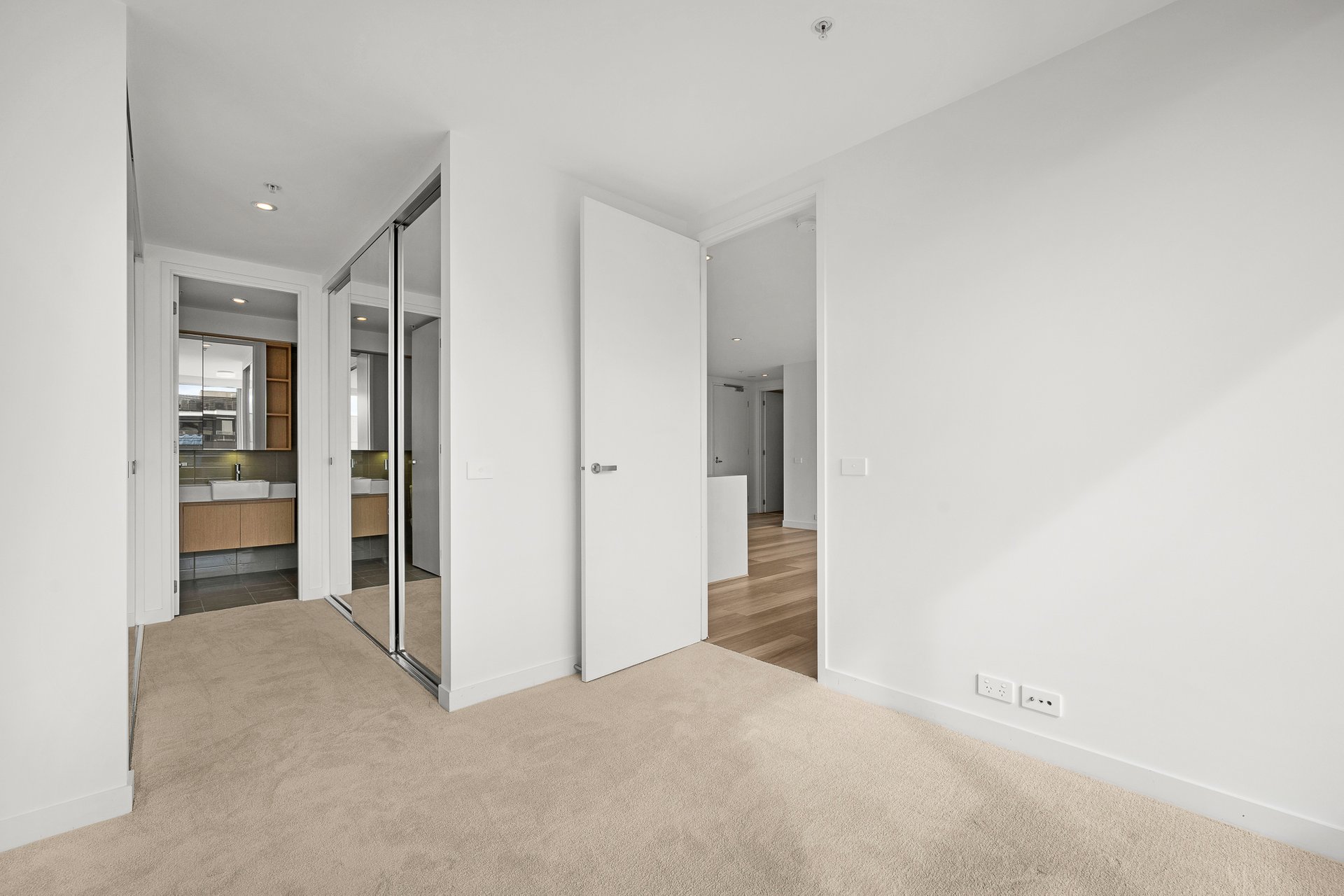 Property Gallery Thumbnail 4