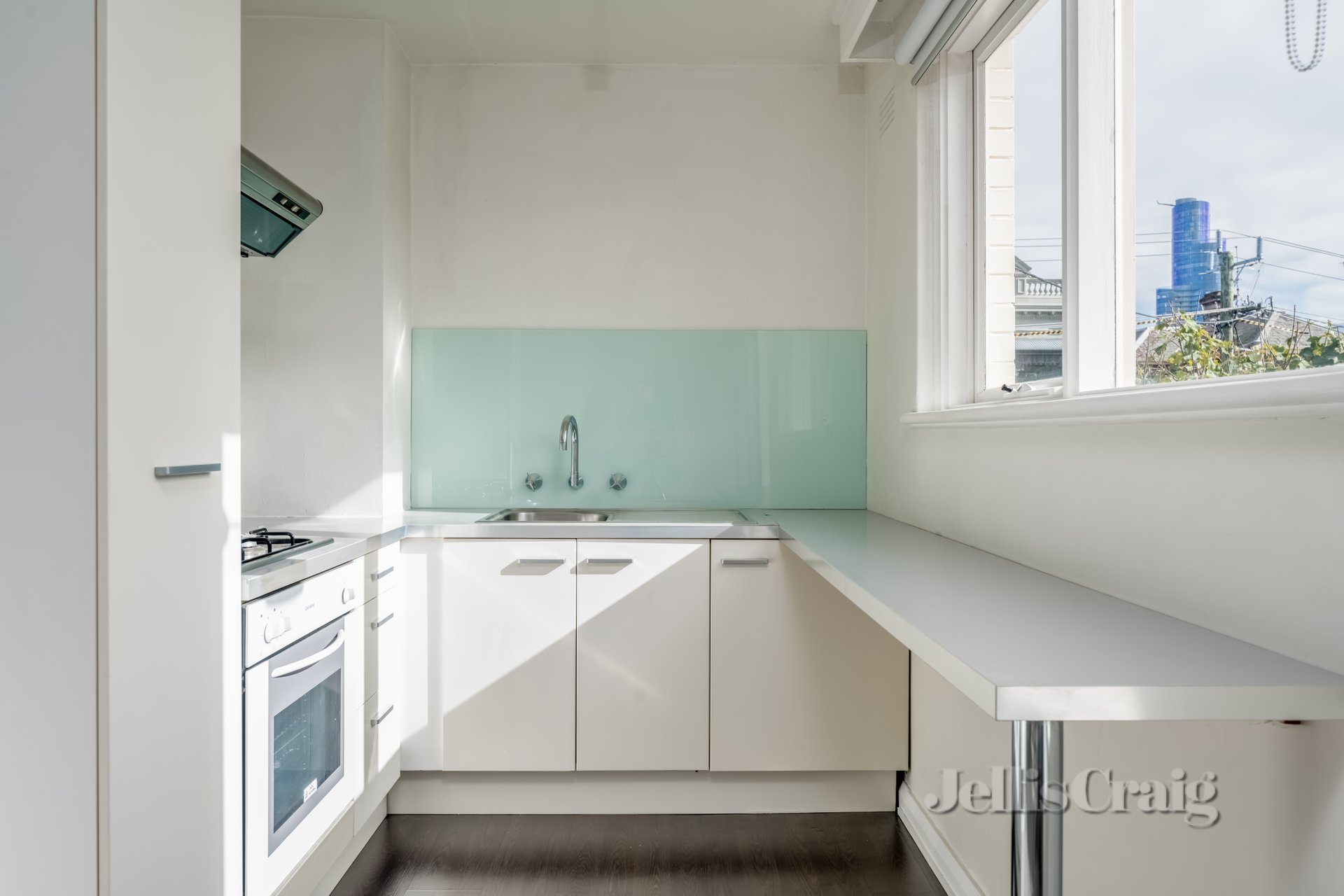 5/24 Hawksburn Road, South Yarra image 2