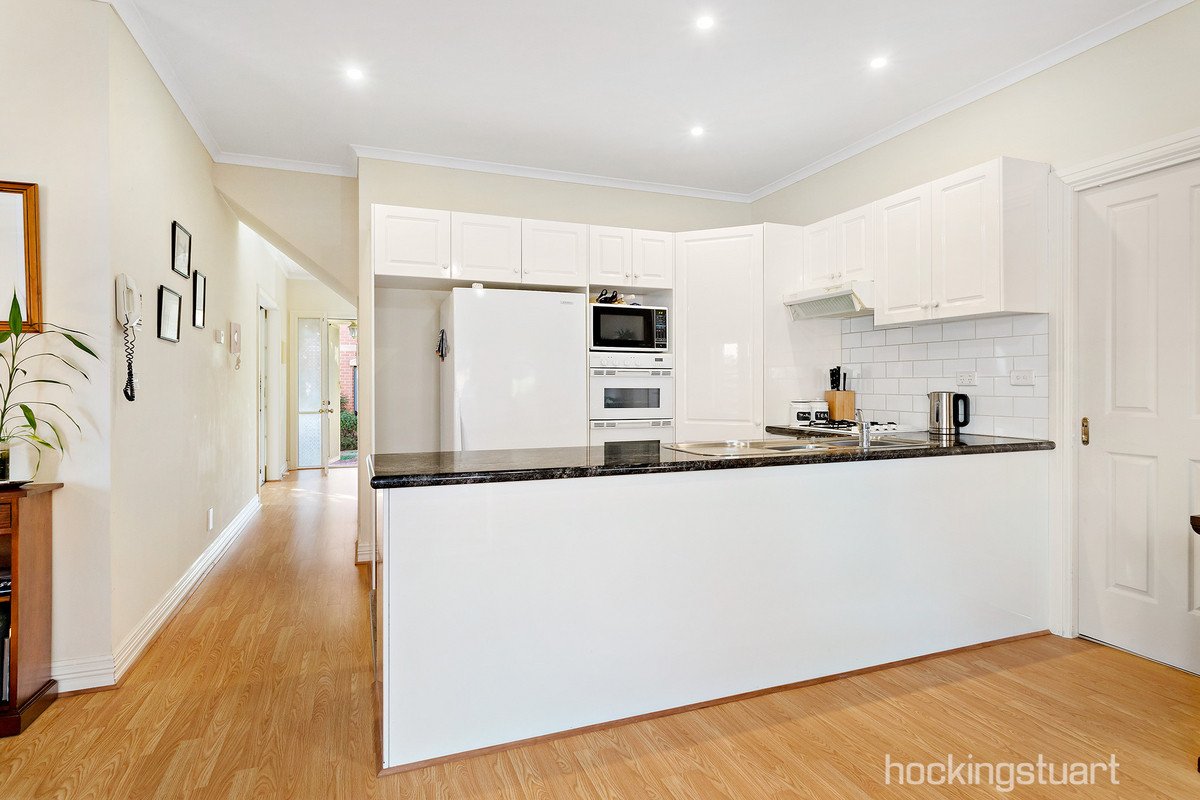 5/25 Cavalier Street, Doncaster East image 6