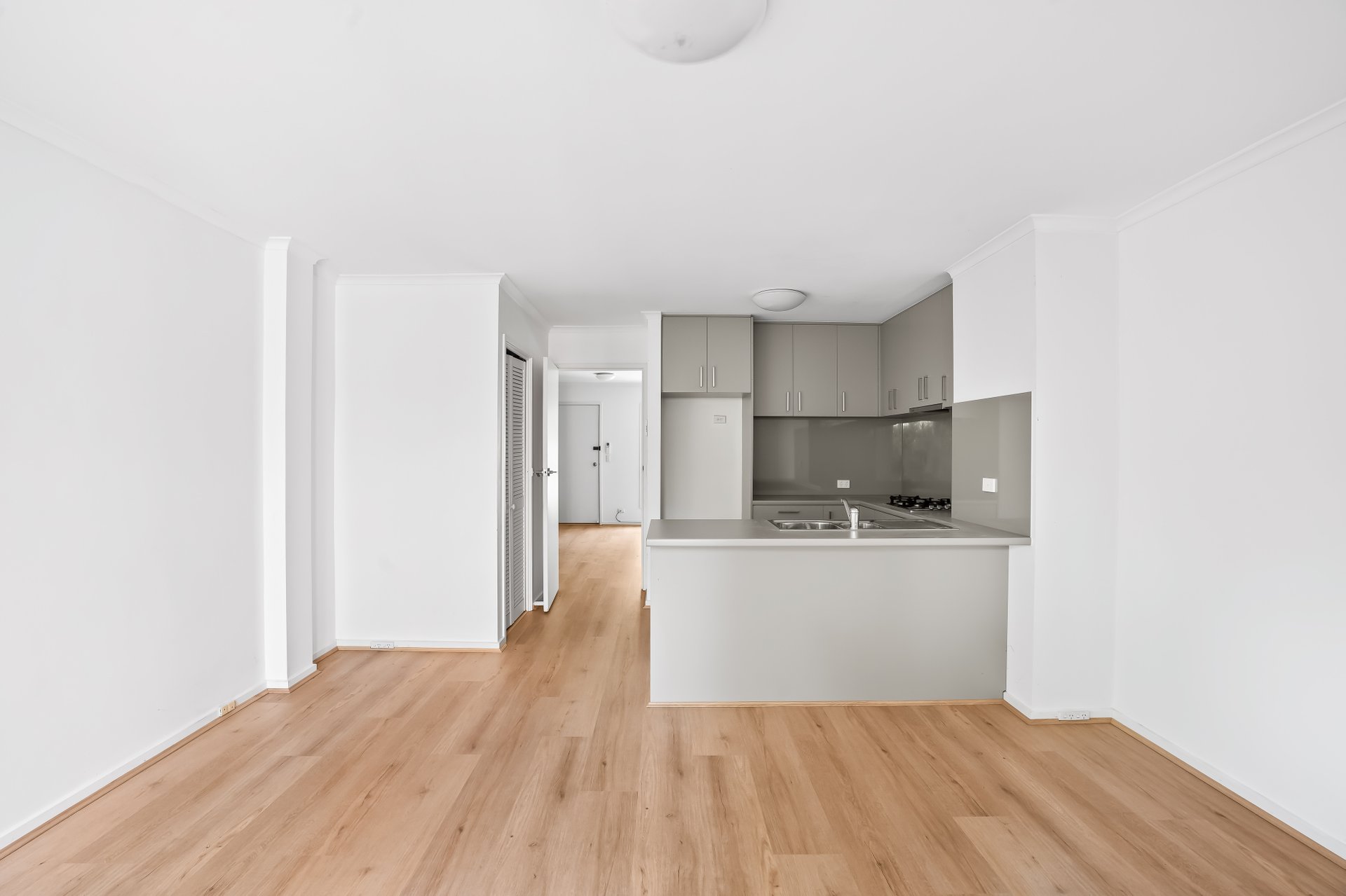 5/252 Barkly Street, St&nbsp;Kilda image 3