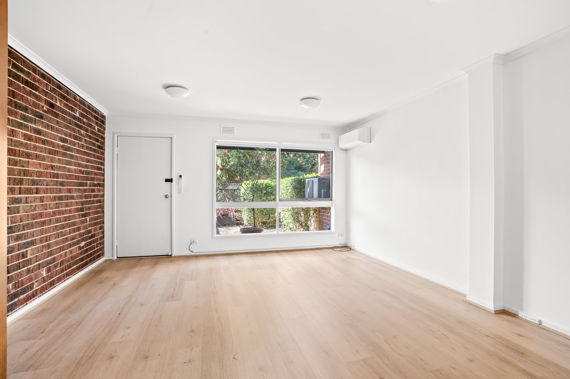 5/252 Barkly Street, St&nbsp;Kilda image 2