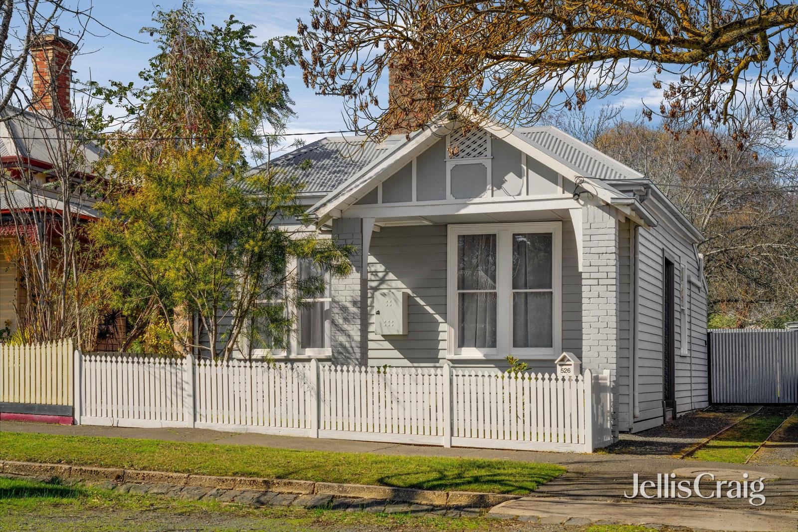 526 Armstrong Street North, Soldiers Hill image 1
