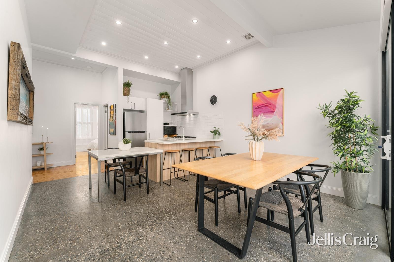 526 Armstrong Street North, Soldiers Hill image 2