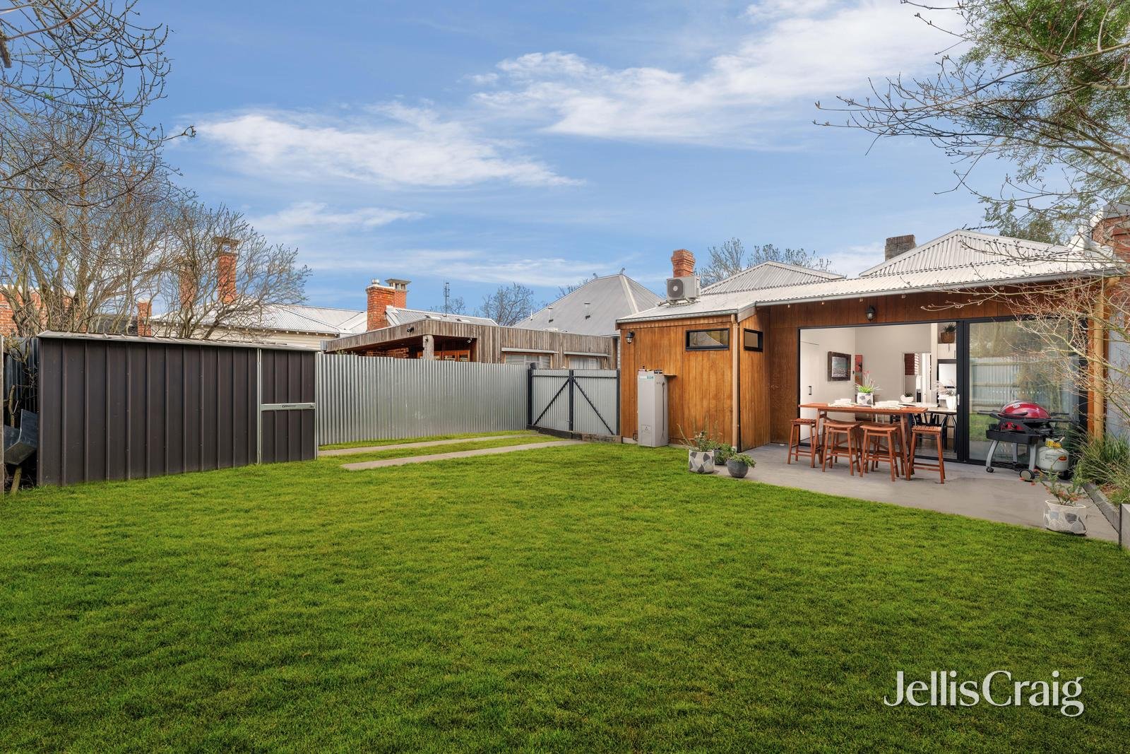 526 Armstrong Street North, Soldiers Hill image 6