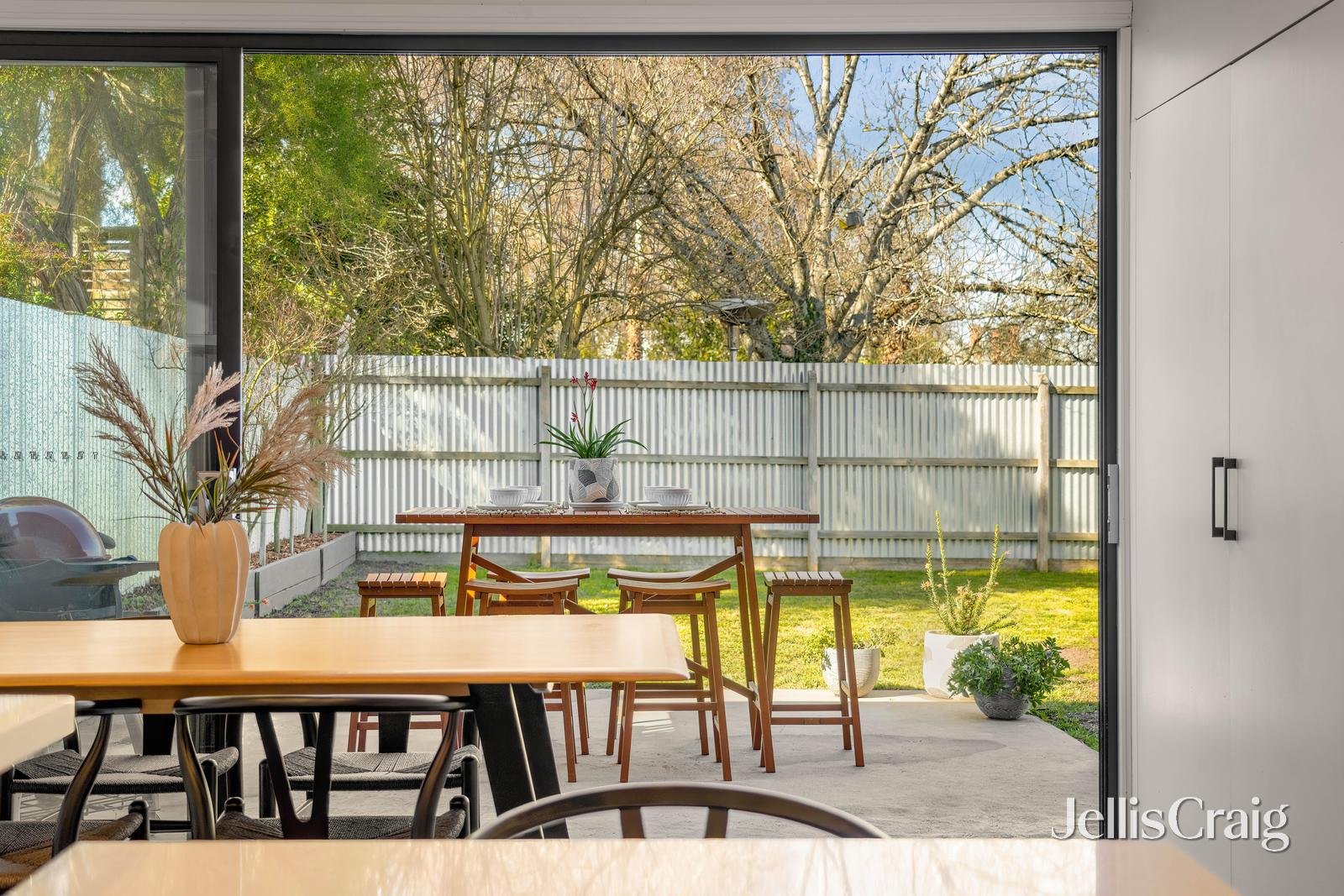 526 Armstrong Street North, Soldiers Hill image 18