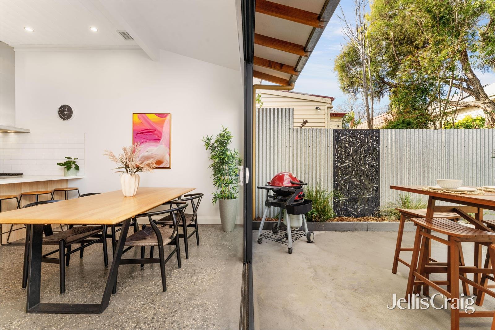 526 Armstrong Street North, Soldiers Hill image 19