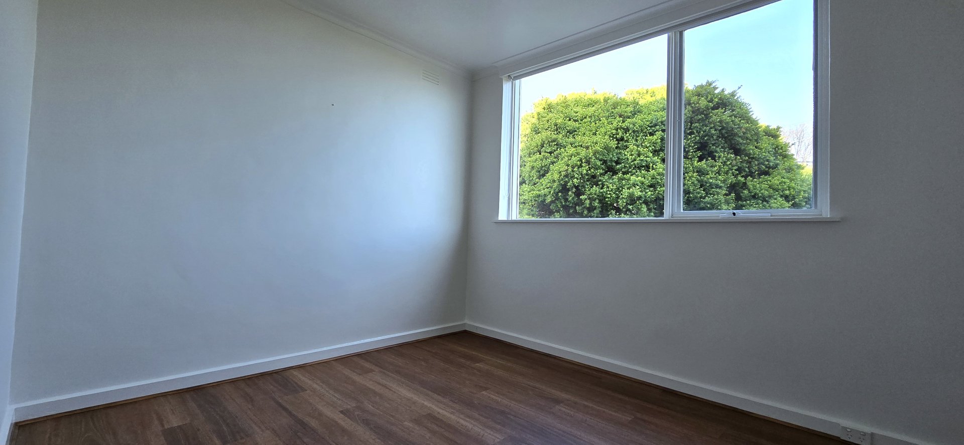 Property Gallery Thumbnail 8
