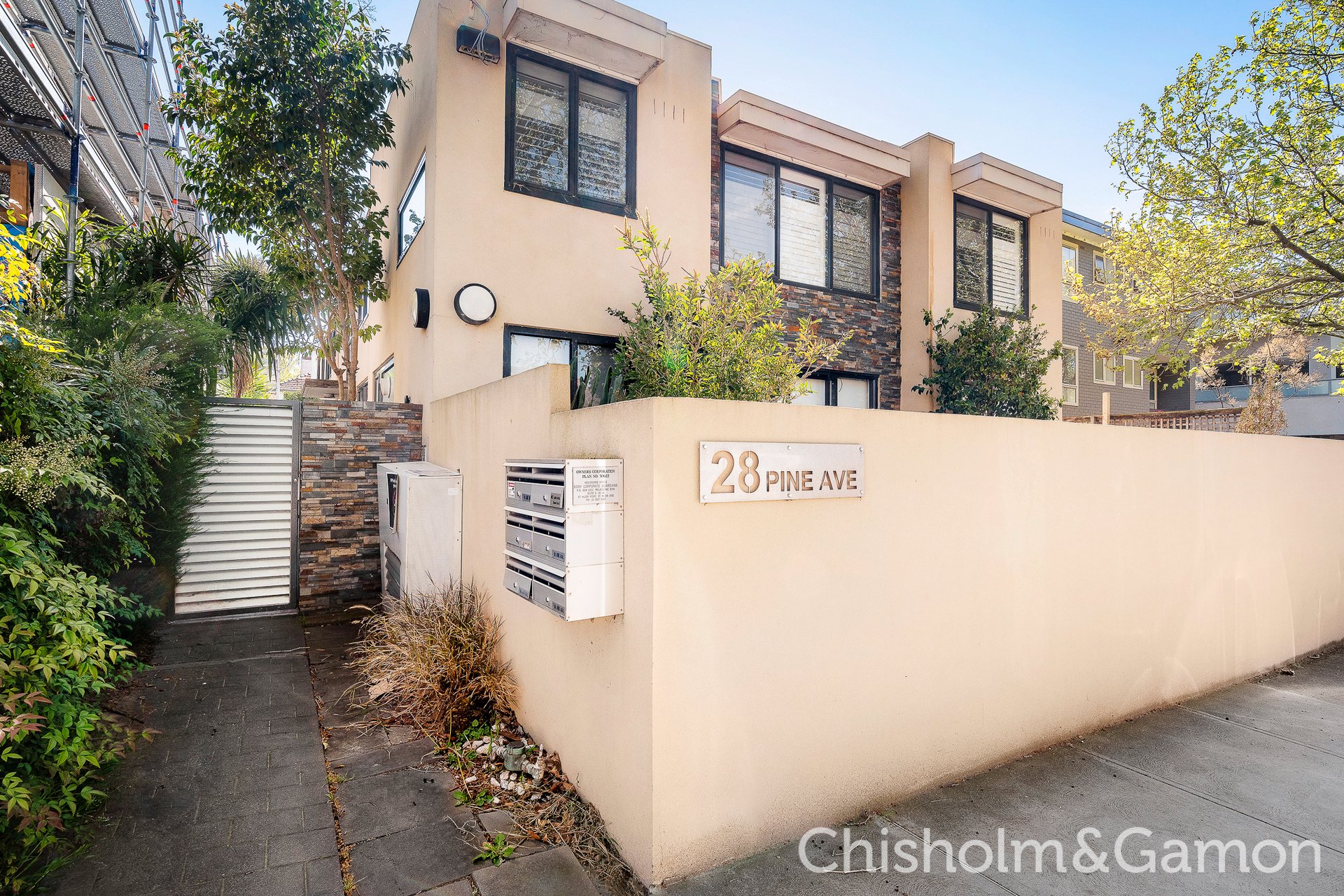 5/28 Pine Avenue, Elwood image 1