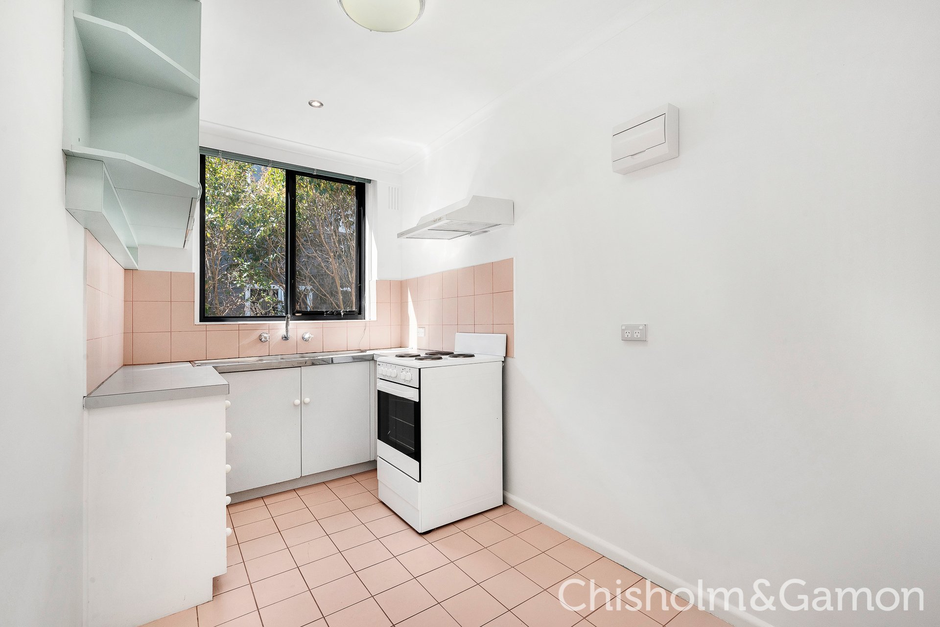 5/28 Pine Avenue, Elwood image 3
