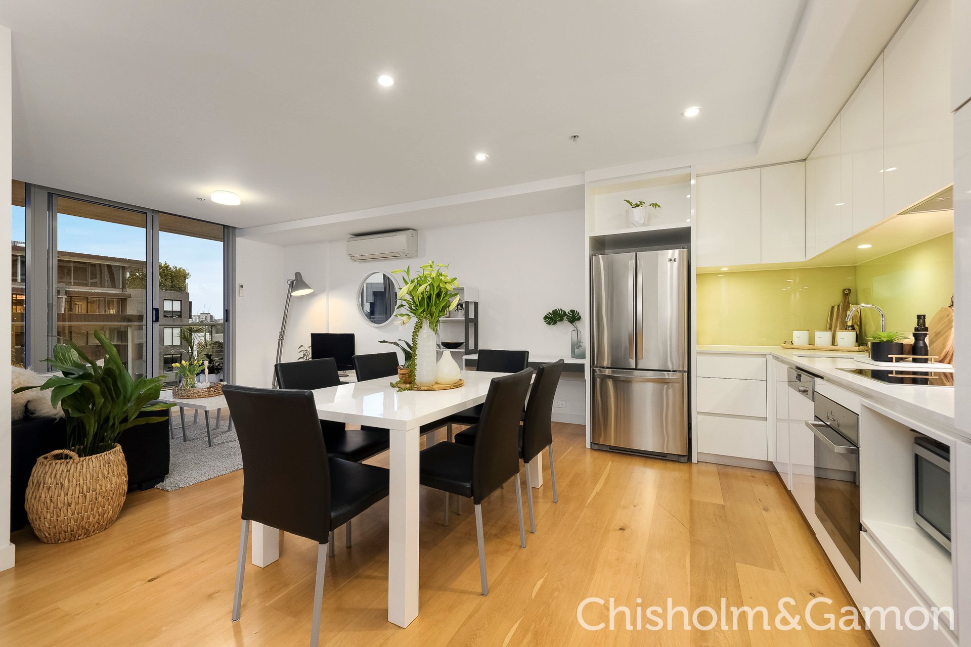 528/70 Nott Street, Port Melbourne image 3