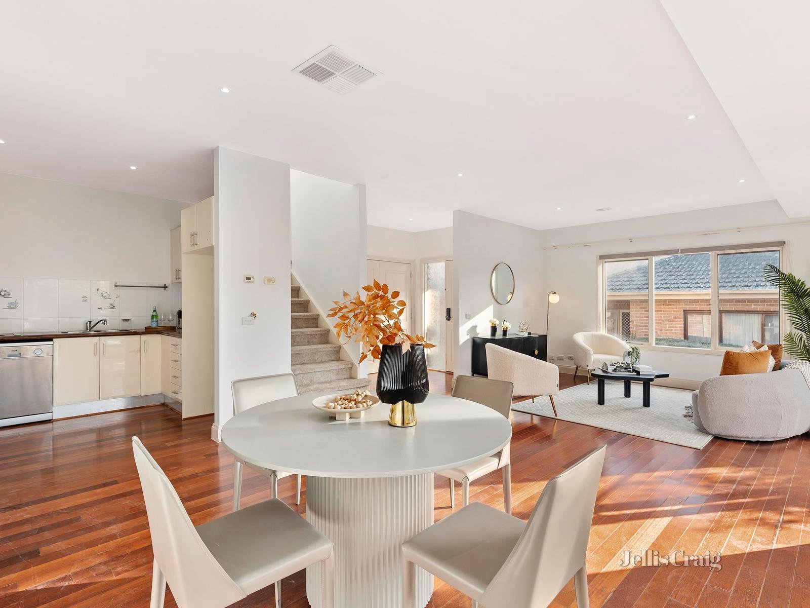 5/29-31 Thea Grove, Doncaster East image 3