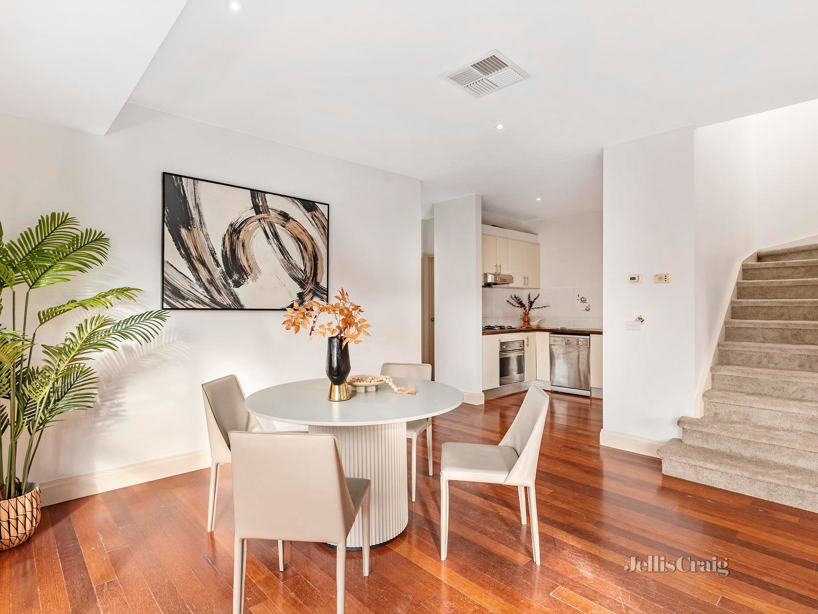 5/29-31 Thea Grove, Doncaster East image 4