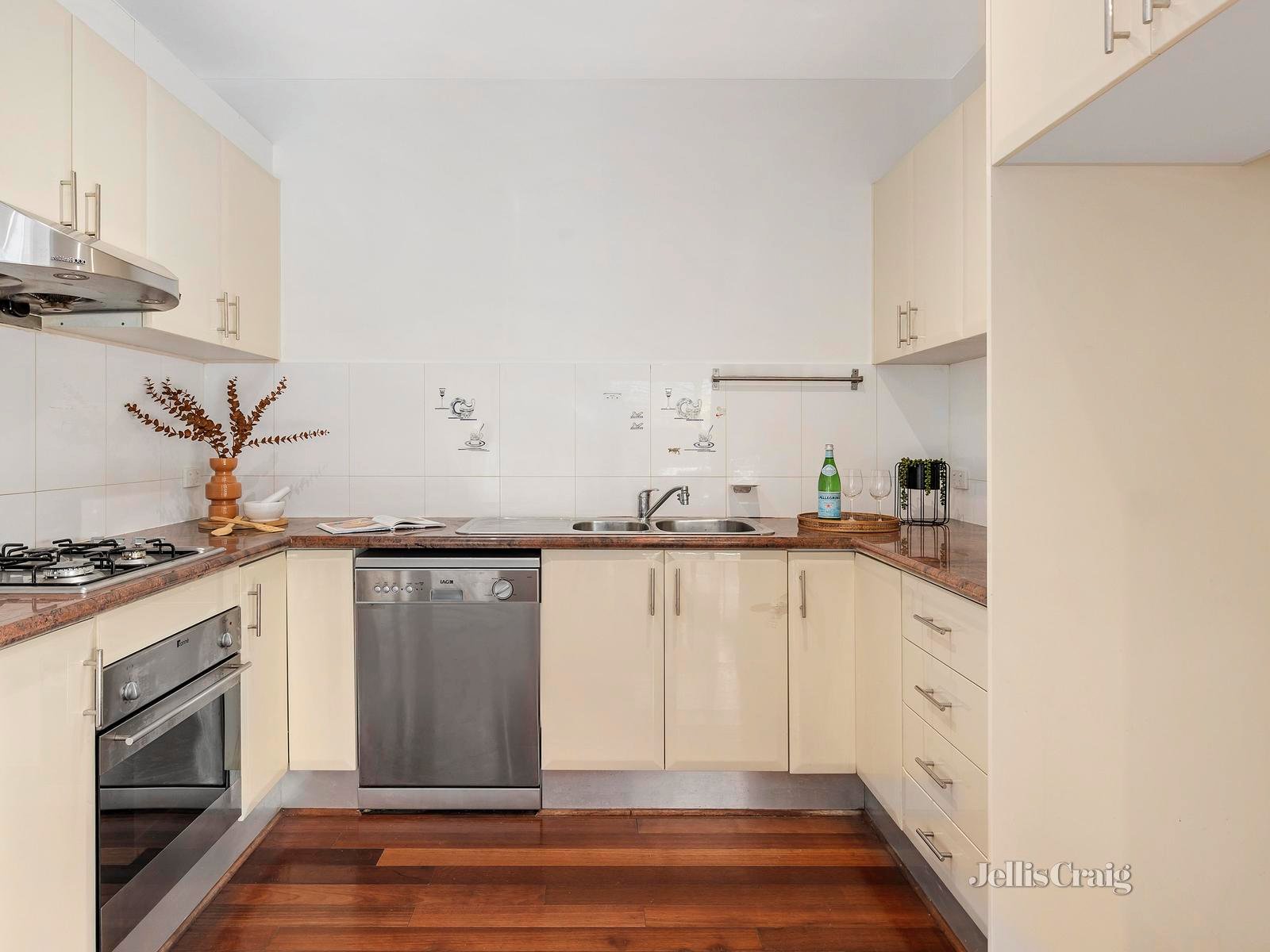 5/29-31 Thea Grove, Doncaster East image 5