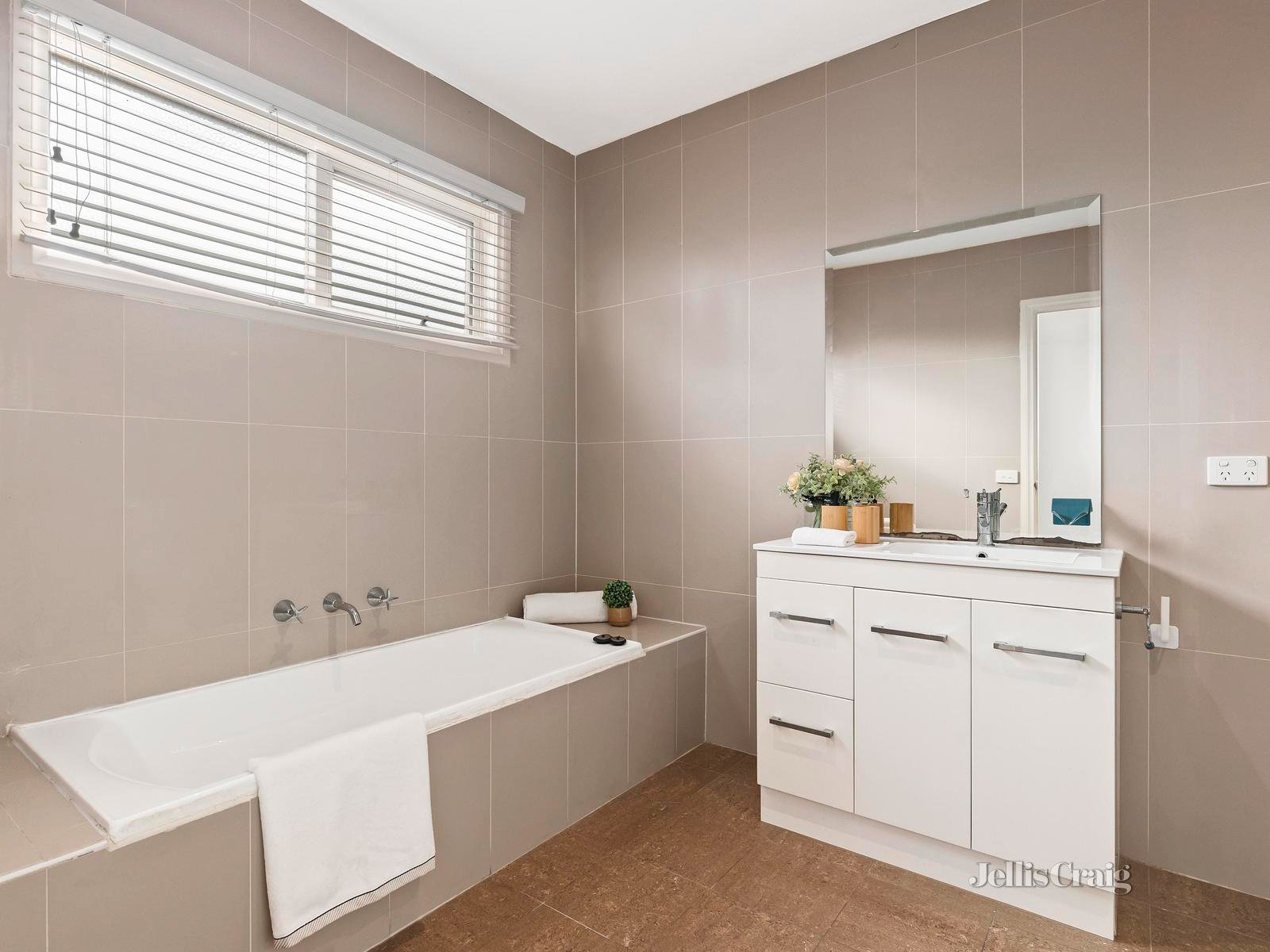5/29-31 Thea Grove, Doncaster East image 7