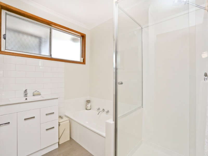 52D Cambra Road, Belmont image 7