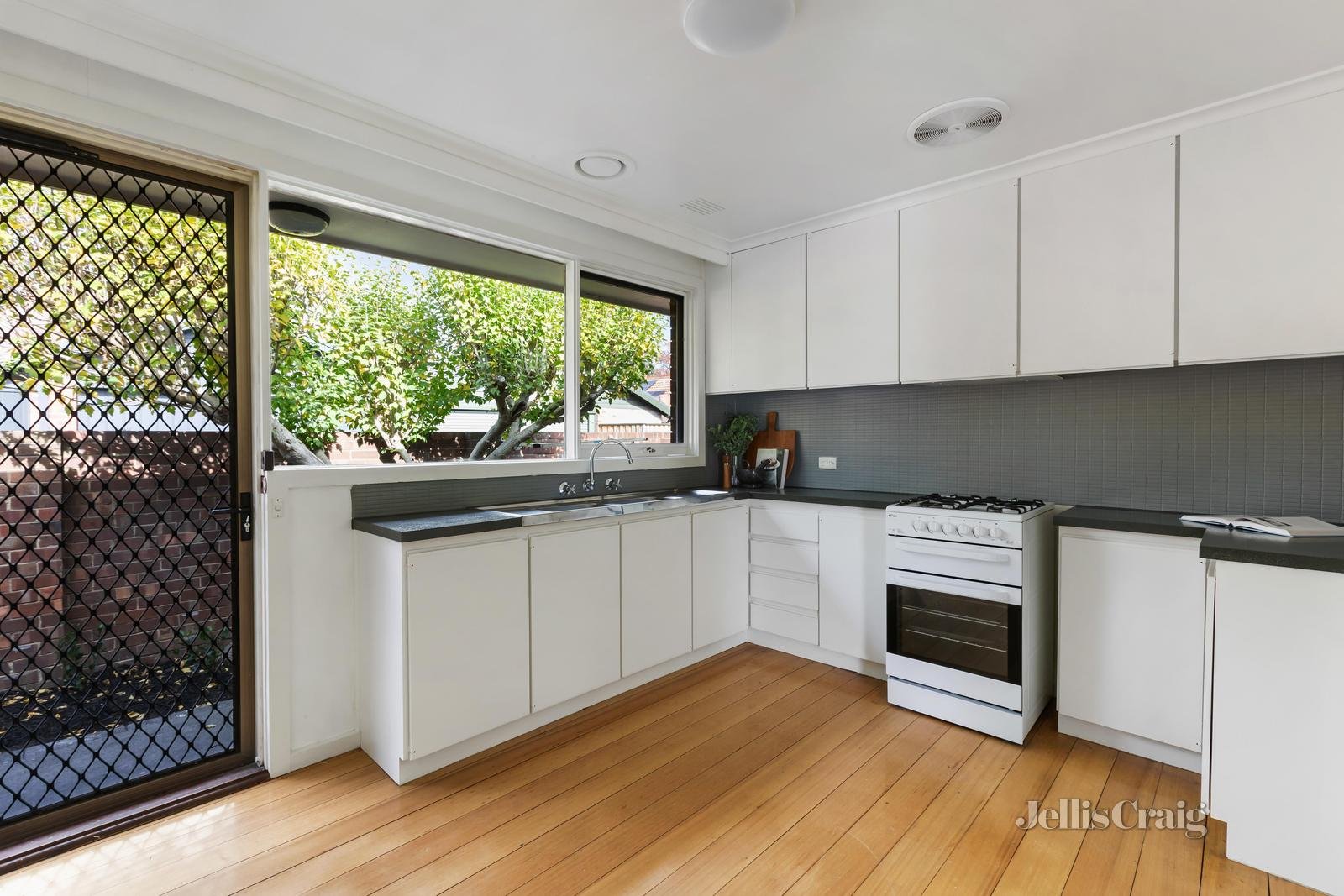 5/3-5 Louise Avenue, Mont Albert image 3