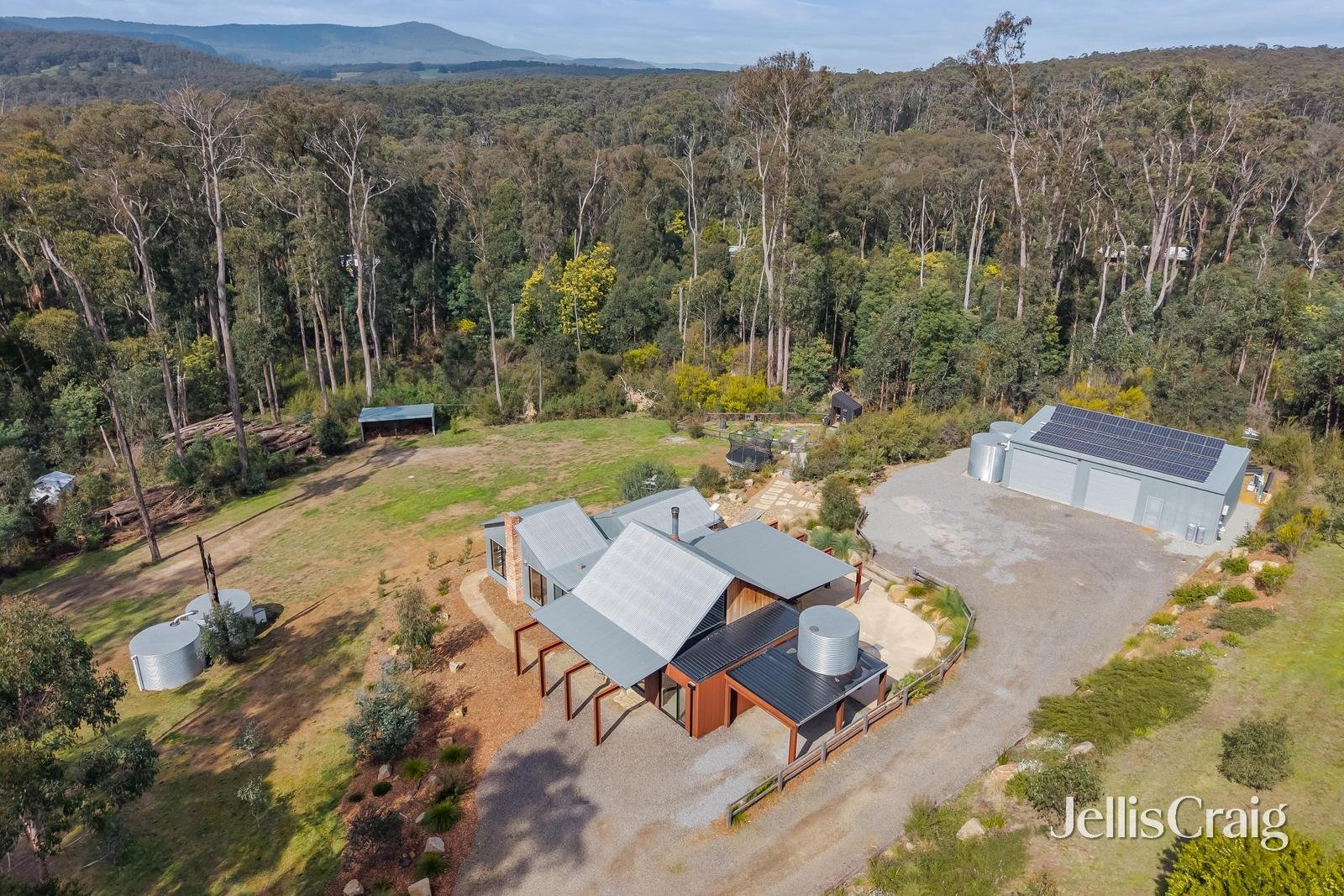 53 Banksia Court, Castella image 3