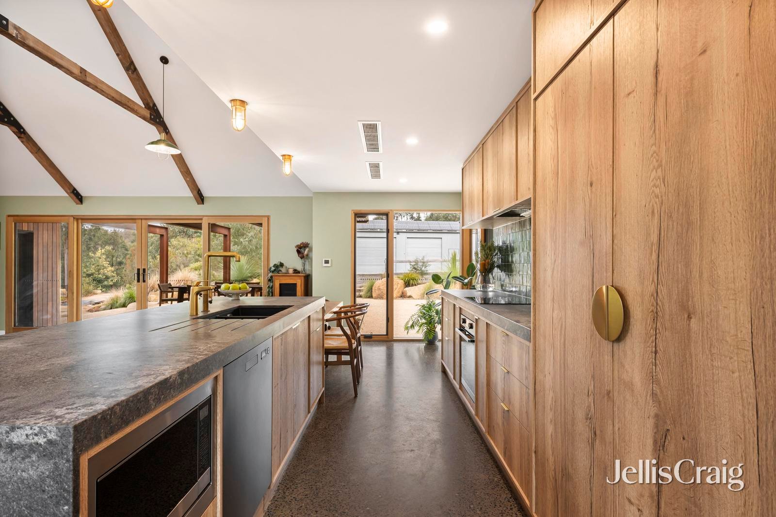 53 Banksia Court, Castella image 6