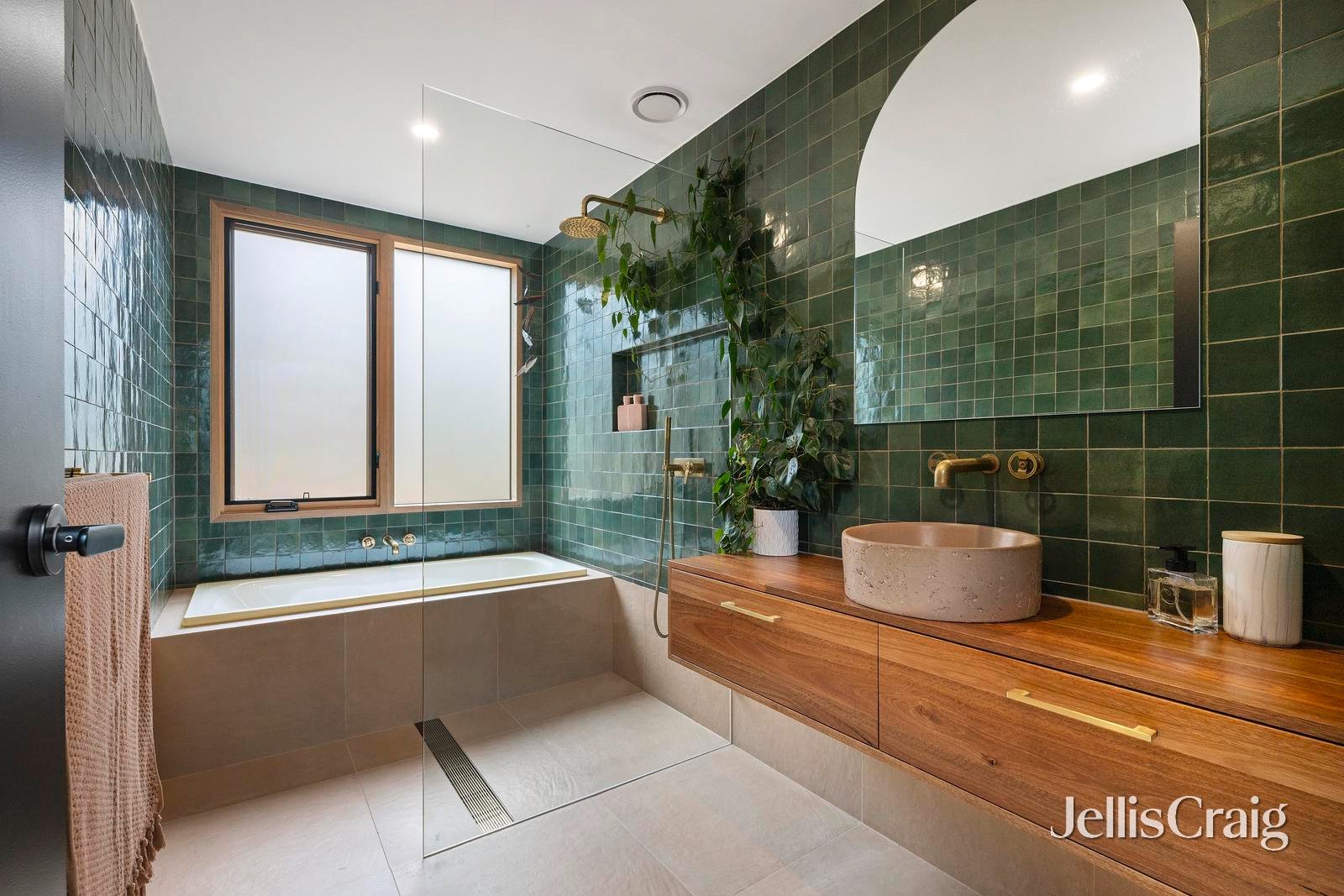 53 Banksia Court, Castella image 12