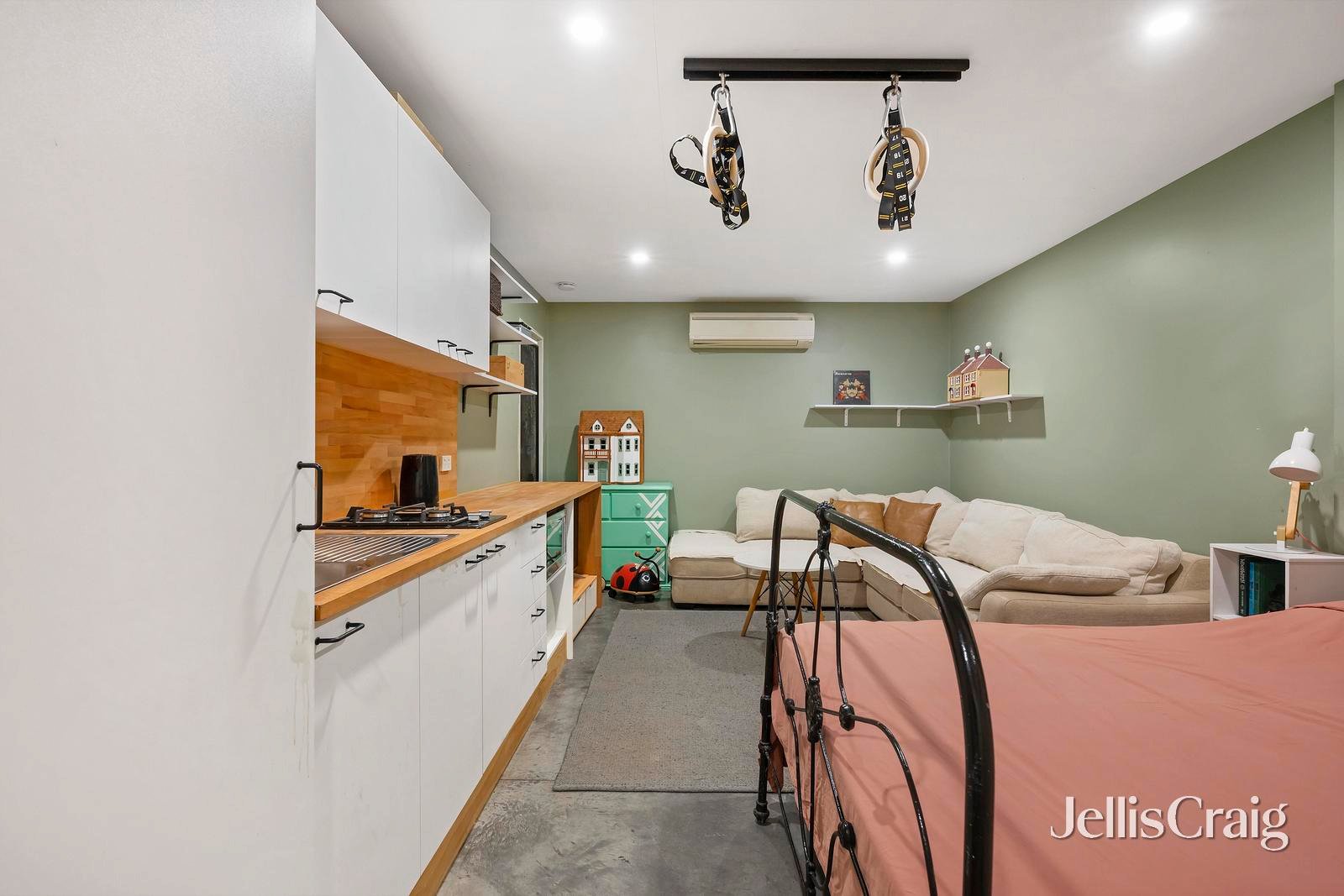 53 Banksia Court, Castella image 15