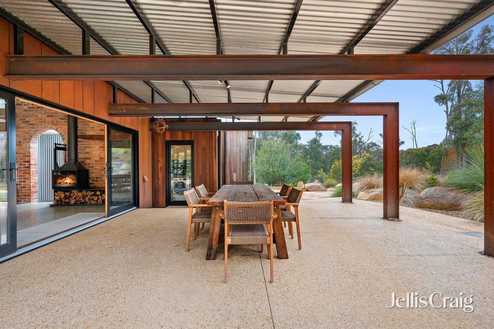 53 Banksia Court, Castella image 16