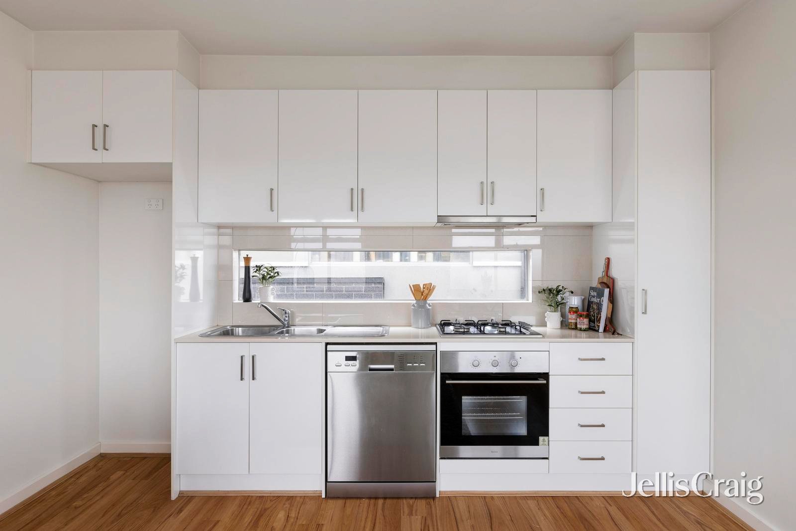 5/3 Barry Street, Reservoir image 2