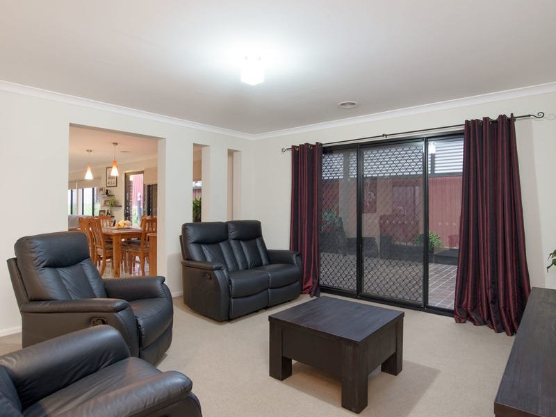 53 Blue Ridge Drive, Mooroolbark image 3