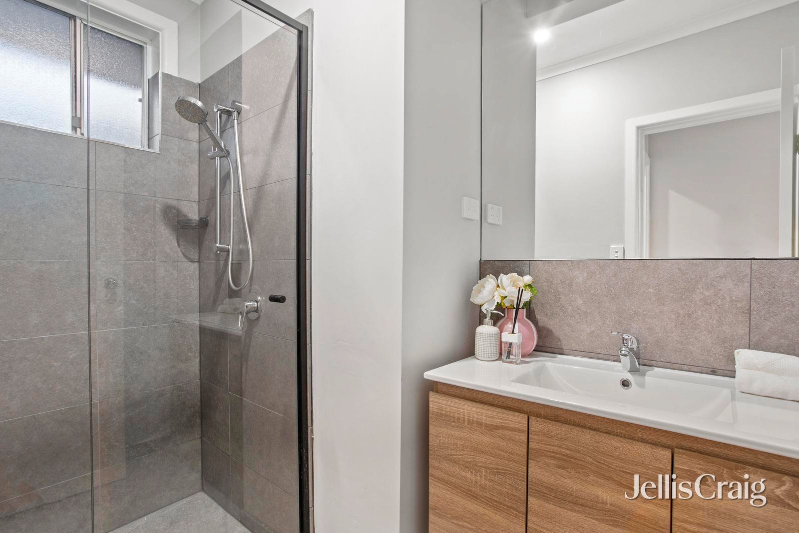 53 Buller Drive, Glen Waverley image 8