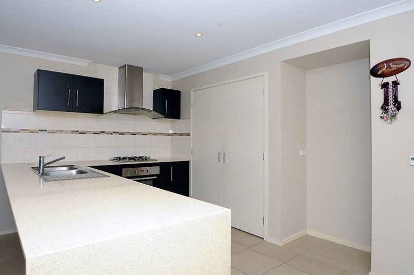 53 Challenger Circuit, Cranbourne East image 1