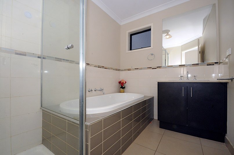 53 Challenger Circuit, Cranbourne East image 4