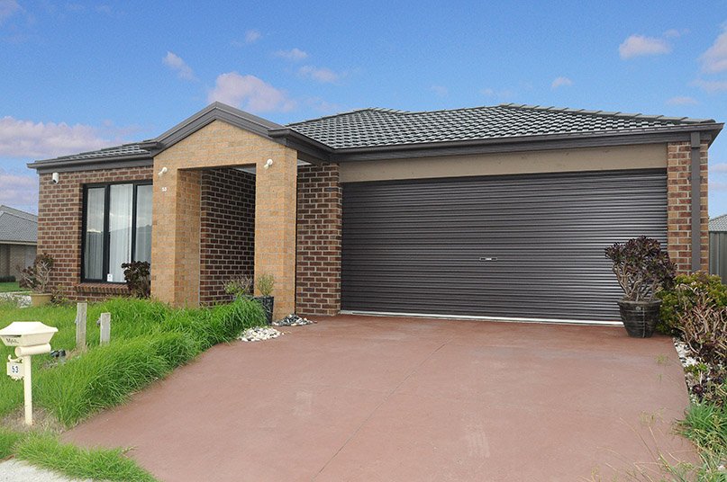 53 Challenger Circuit, Cranbourne East image 6