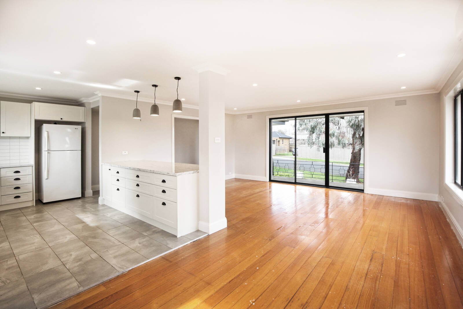 Property Gallery Thumbnail 8